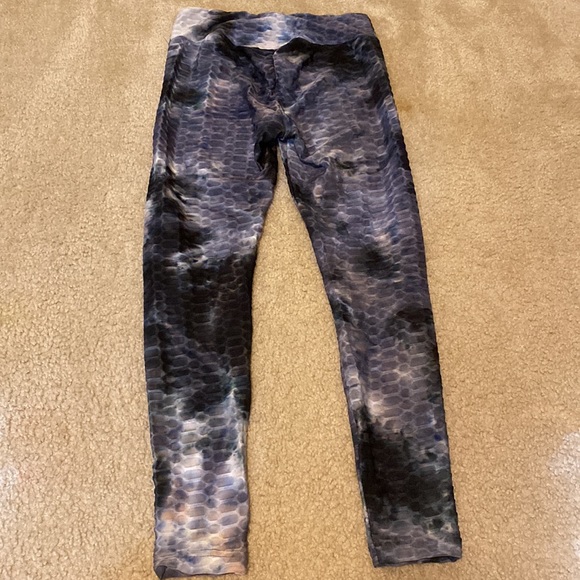 Leggings in a size s (3-5), the colors are blue,white, and black - Picture 2 of 2